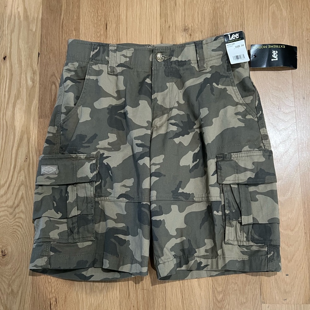 NWT Lee Men's Green Camouflage Cargo Shorts Extreme Motion size 30